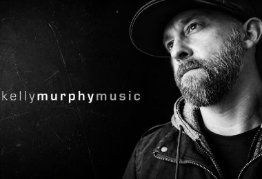 VIDEO | Kelly Murphy Music y Josh Paulino enfrentan los vínculos tóxicos en “Like a Parasite”