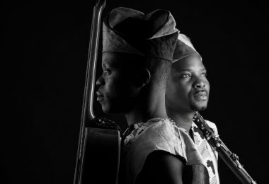 Duo Landry+ fusiona afro-soul e indie folk en “Sɛ́si”