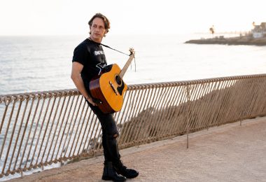 Lucas Mira reafirma su identidad musical con “Inconfundible”, una de las piezas clave de El Vuelo