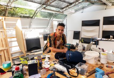 Entre el ritmo crómatico y el espacio: El artista británico Charlie Oscar Patterson presenta su primera muestra individual en Lima