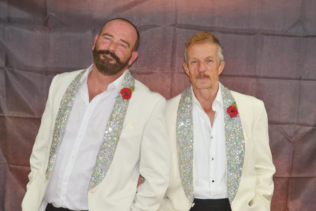 Suited and Booted demuestra que el movimiento no tiene edad con “Never Too Old to Thrust” Suited and Booted demuestra que el movimiento no tiene edad con “Never Too Old to Thrust”