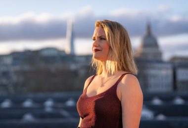 Karin Fransson reafirma su identidad musical con el lanzamiento de “Private Love”