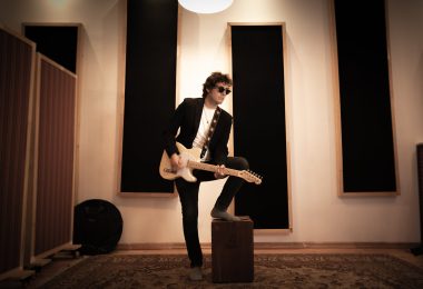 Adiós Pueblo presenta “El guardián de los secretos”, primer adelanto de su álbum debut