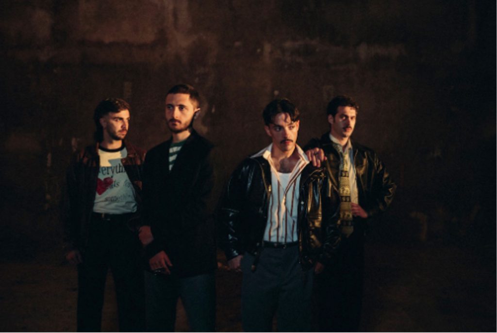 Arde Bogotá presenta ‘Manufacturas del Club de la Gente Sola (MCGS)’, su esperado tercer trabajo discográfico Arde Bogotá presenta ‘Manufacturas del Club de la Gente Sola (MCGS)’, su esperado tercer trabajo discográfico