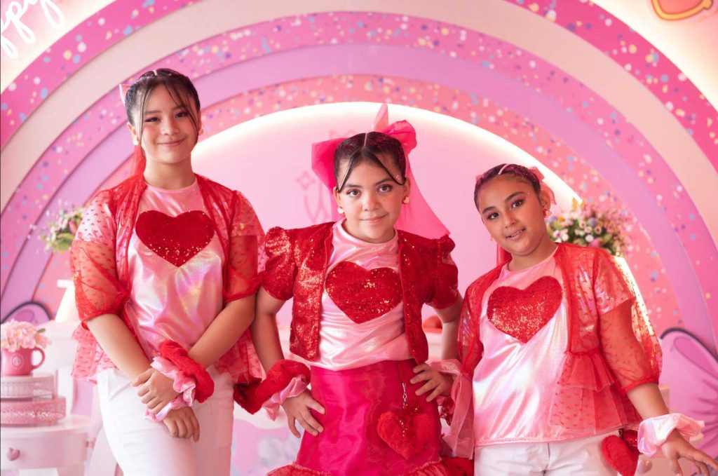 VIDEO | Karlita y sus Amigas celebran la vuelta a clases con “De regreso al colegio” VIDEO | Karlita y sus Amigas celebran la vuelta a clases con “De regreso al colegio”