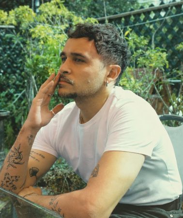 Max Valdés apuesta por la intimidad acústica con su canción «Del frío» Max Valdés apuesta por la intimidad acústica con su canción «Del frío»