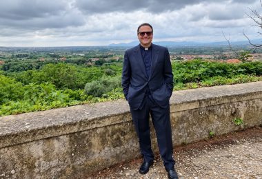 Don Pasquale Ferone presenta “Il tuo riparo”, una canción acústica sobre la fe y la esperanza