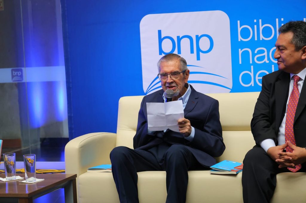La BNP rinde homenaje a Juan Gargurevich, memoria viva del periodismo peruano: «La inteligencia artificial no tiene calle ni esquina»