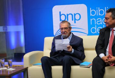 La BNP rinde homenaje a Juan Gargurevich, memoria viva del periodismo peruano: «La inteligencia artificial no tiene calle ni esquina»